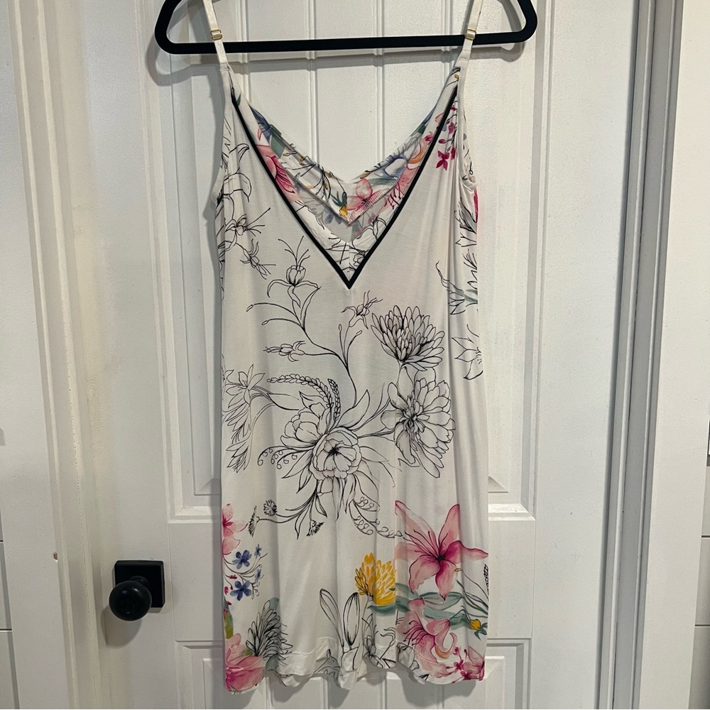 Soma Floral Print Women's Robe and V Neck Nightgown Set.‎ XS Gown, S/M Robe. - Picture 10 of 16